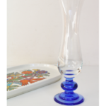 Vase sur pied bleu