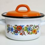 Cocotte vintage en émail