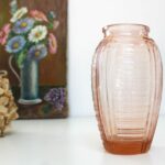Vase en verre rose