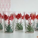 Verre à fleurs rouges
