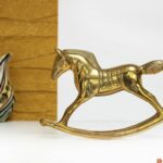 Cheval à bascule en laiton