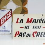 La maison ne fait pas crédit Pancarte