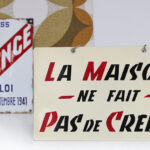 Photo 1 - La maison ne fait pas crédit Pancarte