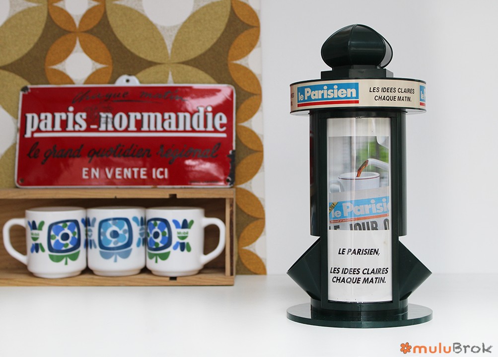 Distributeur Colonne Morris Le Parisien