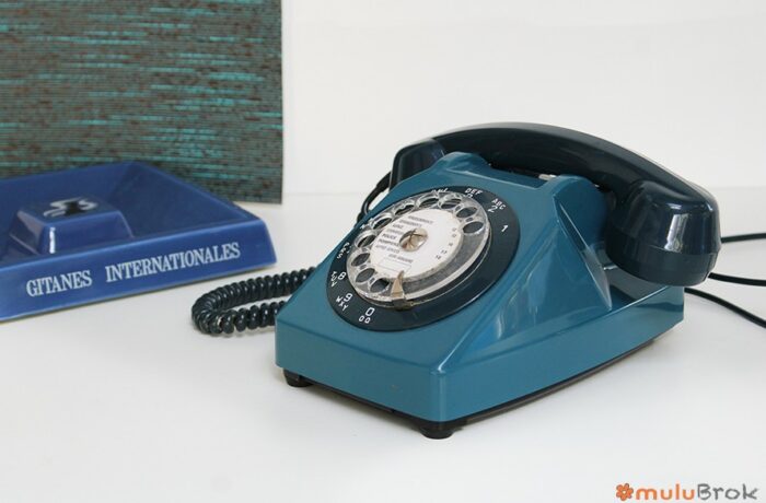 Teléfono retro verde | Foto Premium