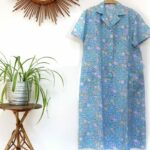 Robe vintage à fleurs bleues