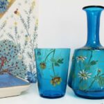 Verre et carafe émaillés