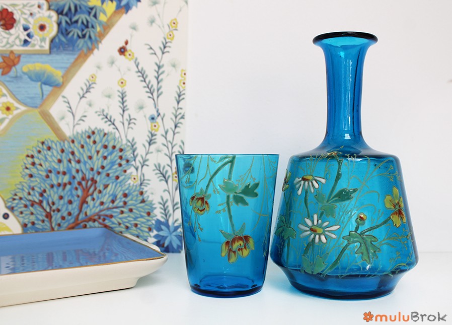 Verre et carafe émaillés